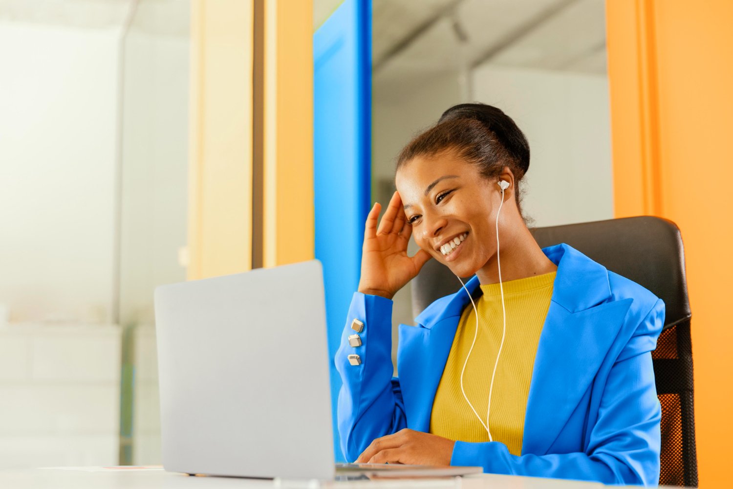 SOCIAL MEDIA MANAGER